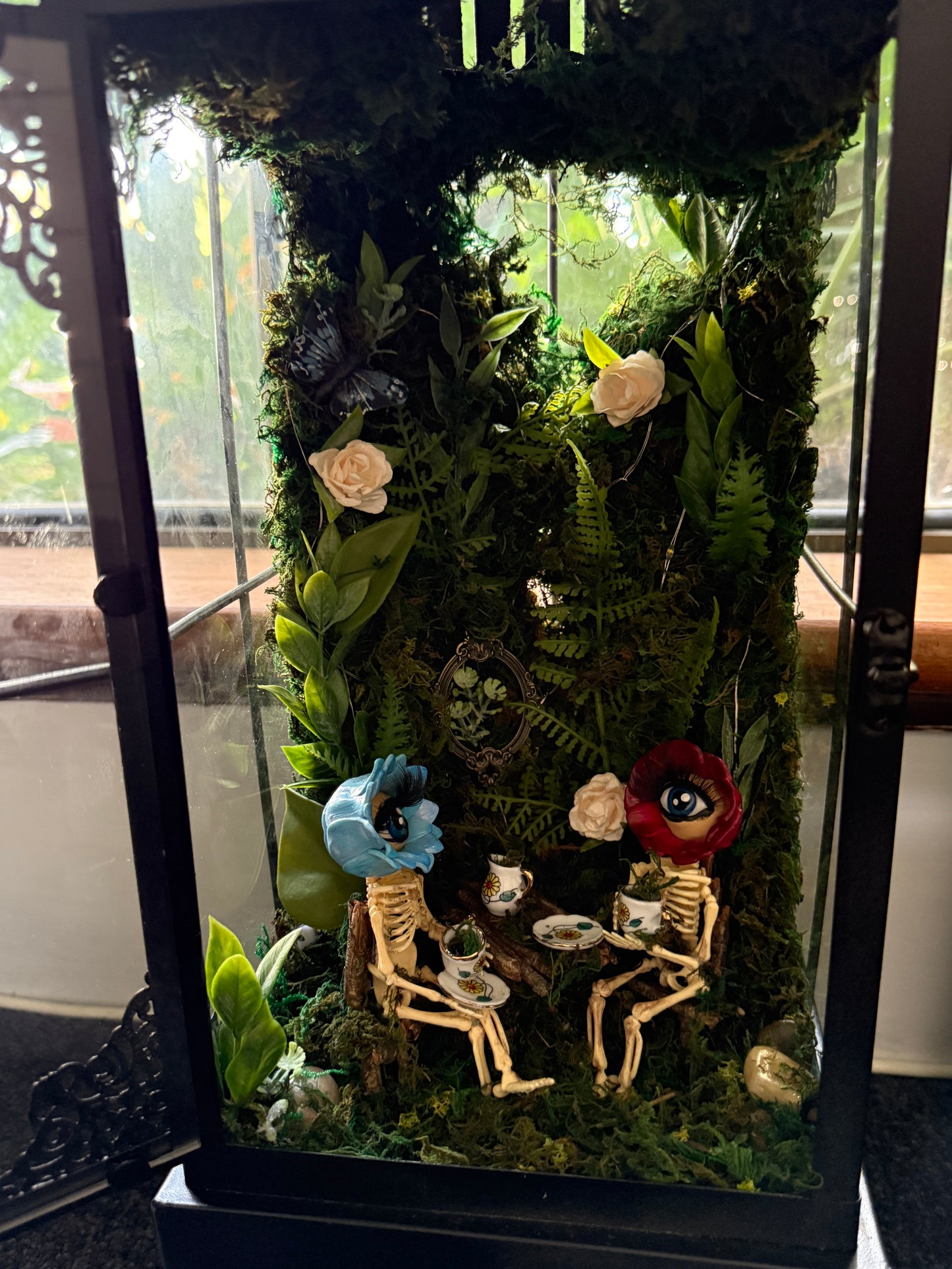 Flower Skeleton Tea-party Terrarium