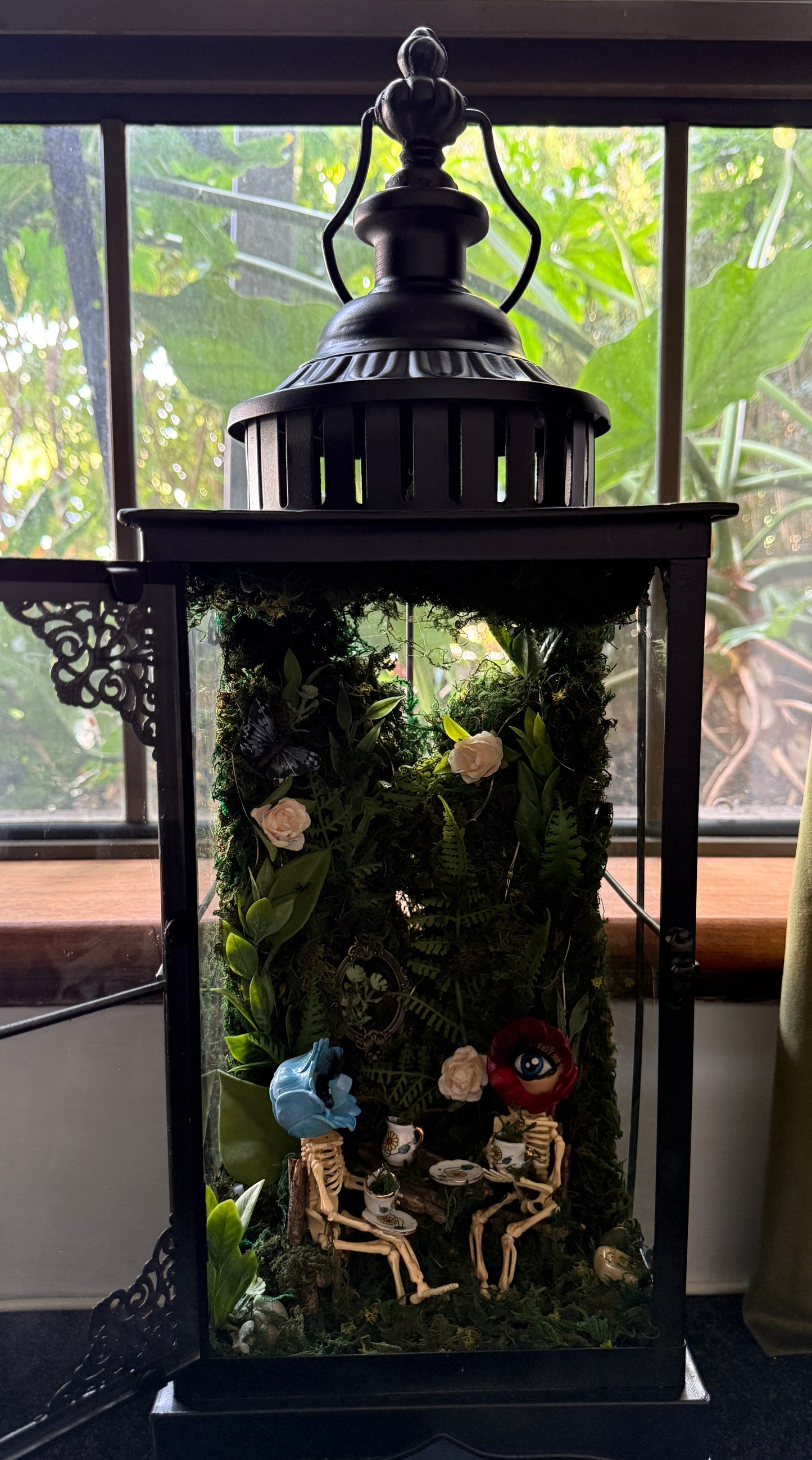 Flower Skeleton Tea-party Terrarium