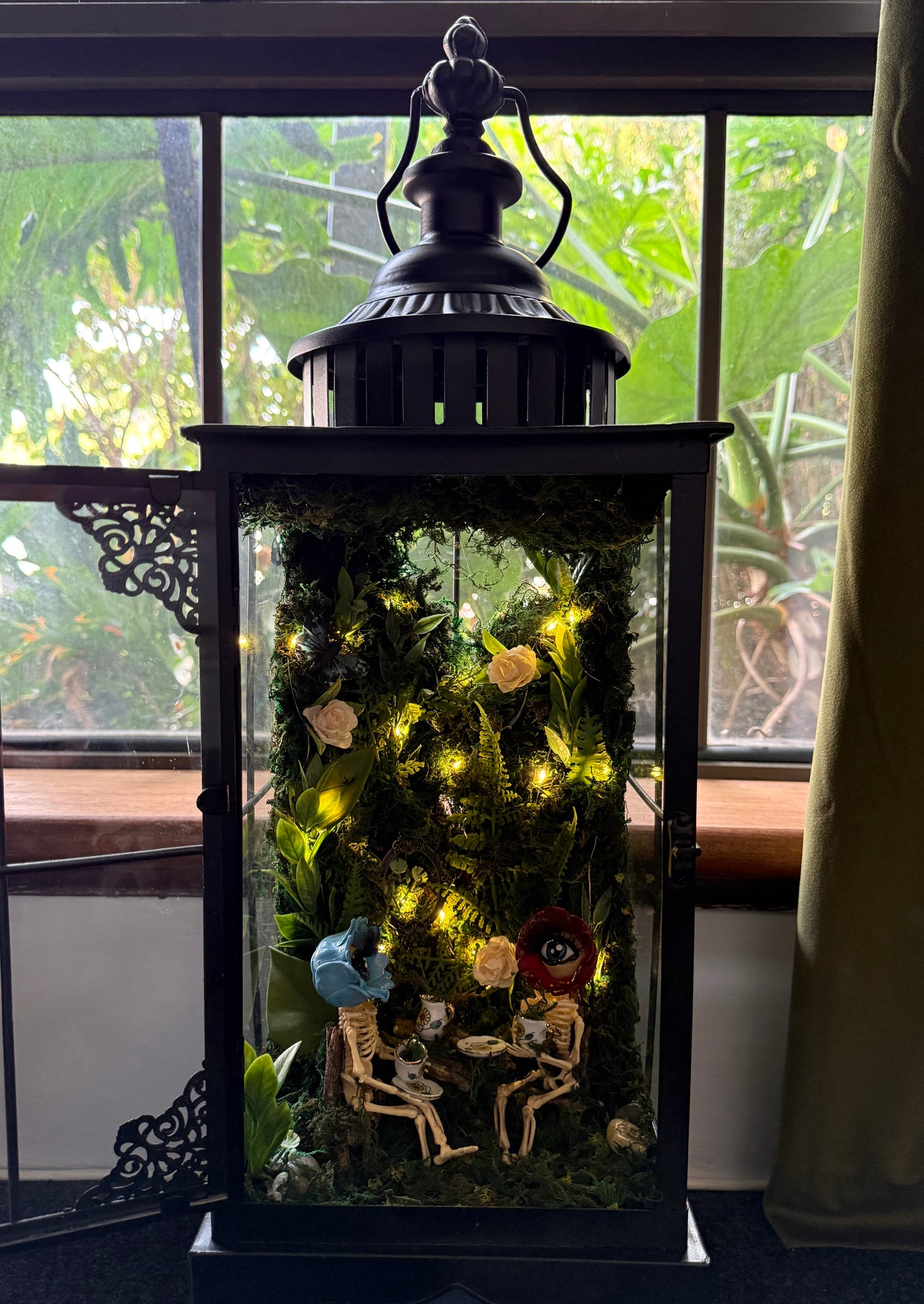 Flower Skeleton Tea-party Terrarium